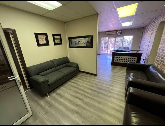 200M² OFFICE TO LET IN PARKLANDS